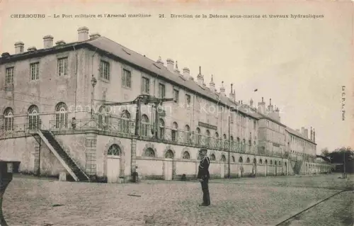 AK / Ansichtskarte CHERBOURG-Octeville 50 Manche Port militaire et l'Arsenal maritime