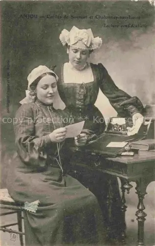 AK / Ansichtskarte Saumur 49 Maine-et-Loire Coiffes de Saumur et Chalonnes-sur-Loire Lecture confidentielle