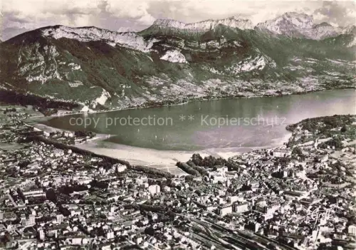 AK / Ansichtskarte ANNECY 74 Haute-Savoie Son Lac et ses Montagnes Vue aerienne