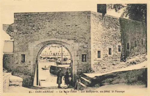 AK / Ansichtskarte CONCARNEAU Quimper 29 Finistere La Ville Close Les Rempats au fond le Passage