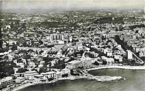 AK / Ansichtskarte ANTIBES 06 Alpes Maritimes Vue generale aerienne sur la Ville
