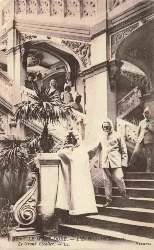 AK / Ansichtskarte Le Mont -Dore 63 Puy-de-Dome Etablissement Thermal Le Grand Escalier