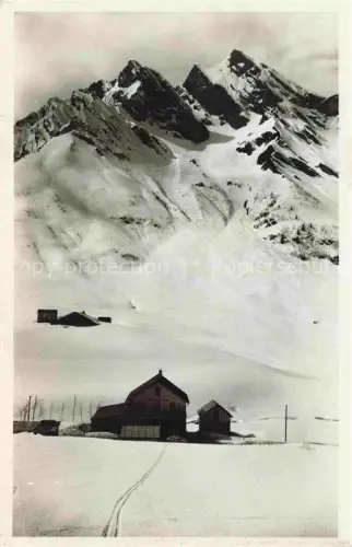 AK / Ansichtskarte Col des Aravis La Clusaz Annecy 74 Haute-Savoie Chalet Hotel et le Pic de l'Etale Hiver