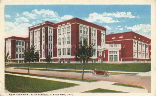 AK / Ansichtskarte Cleveland Ohio USA West Technical High School