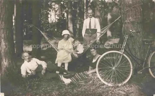 AK / Ansichtskarte Fahrrad Bicycle Bicyclette Velo Bicicletta Bicicleta-- Haengematte Wald Kind