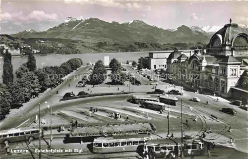 AK / Ansichtskarte Bahnhof Gare Railway-Station Strassenbahn Bus Luzern