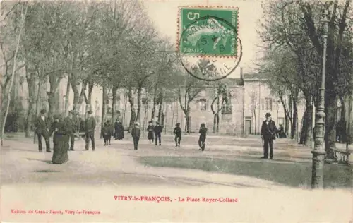 AK / Ansichtskarte Vitry-le-Francois 51 Marne Place Royer-Collard