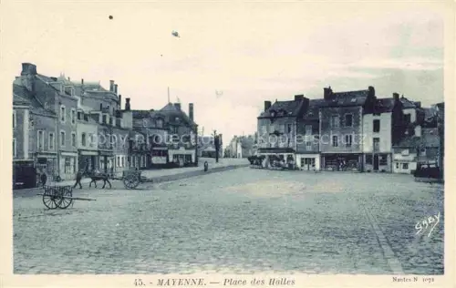 AK / Ansichtskarte Mayenne 53 Mayenne Place des Halles