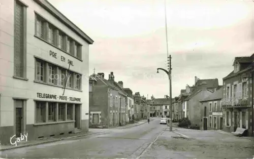 AK / Ansichtskarte Pre-en-Pail Mayenne 53 Mayenne La Poste et Rue du Champ-de-Foire