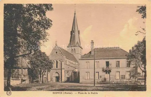 AK / Ansichtskarte Suippes Chalons-en-Champagne 51 Marne Place de la Mairie et l'église