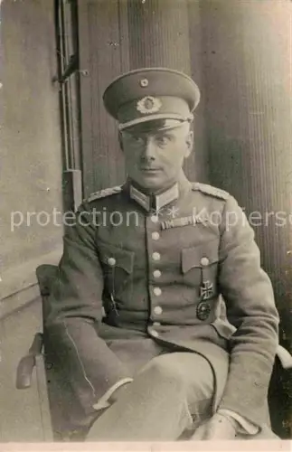 AK / Ansichtskarte Eisernes Kreuz Militaria Orden Offizier Reichswehr Abzeichen