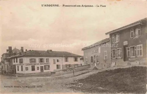 AK / Ansichtskarte Passavant-en-Argonne Sainte-Menehould 51 Marne La Place Café de la Réunion