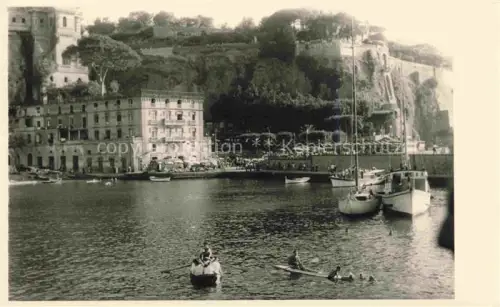 AK / Ansichtskarte SORRENTO  Sorrent Campania IT Partie im Hafen