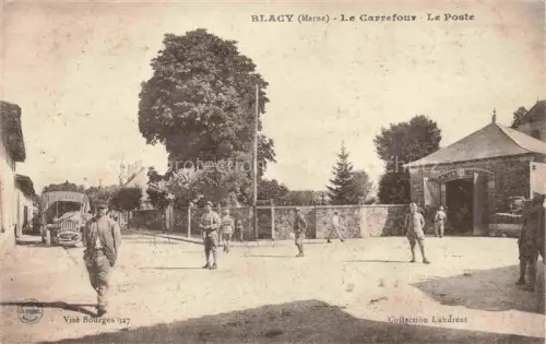 AK / Ansichtskarte Blacy Vitry-le-Francois 51 Marne Le carrefour et la poste