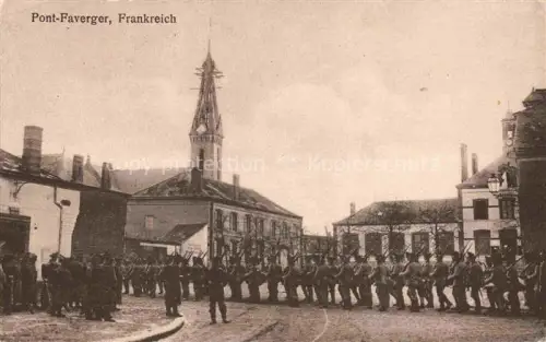 AK / Ansichtskarte Pont-Faverger  Pontfaverger-Moronvilliers REIMS 51 Marne Aufmarsch der Soldaten