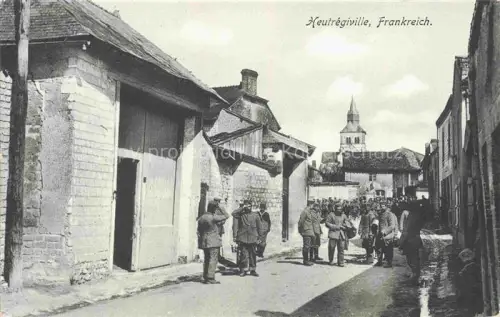 AK / Ansichtskarte Heutregiville REIMS 51 Marne Ortszentrum Soldaten Blick zur Kirche