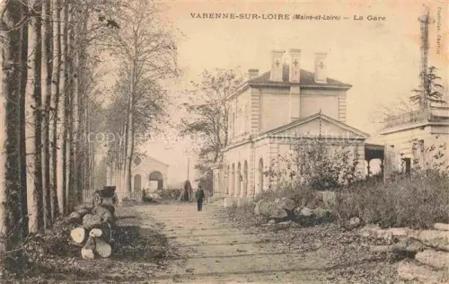 AK / Ansichtskarte Varennes-sur-Loire 49 Maine-et-Loire La Gare