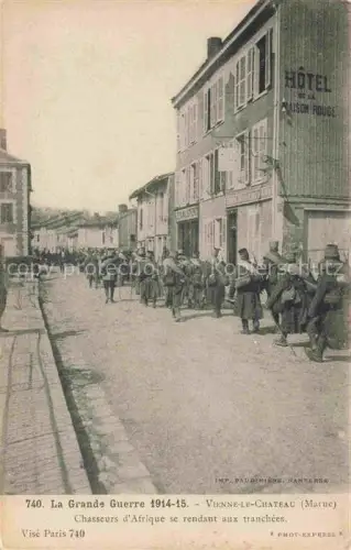 AK / Ansichtskarte Vienne-le-Chateau Sainte-Menehould 51 Marne Chasseurs d'Afrique se rendant aux tranchées Grande Guerre 1914-15