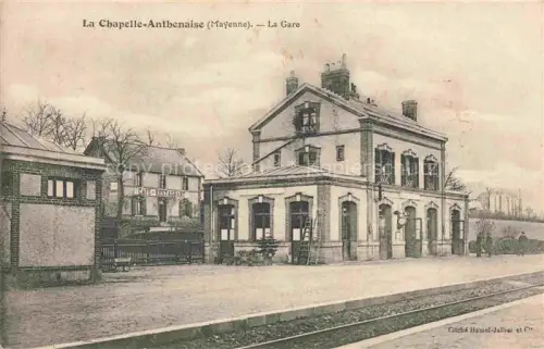 AK / Ansichtskarte La Chapelle-Anthenaise LAVAL 53 Mayenne La gare Bahnhof