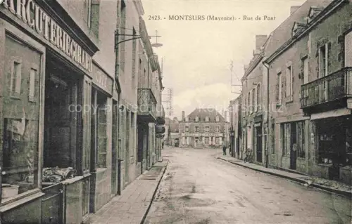 AK / Ansichtskarte Montsurs LAVAL 53 Mayenne Rue de Post