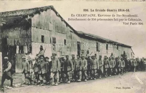 AK / Ansichtskarte Ste-Menehould St-Menehould 51 Marne Détachement de 350 prisonniers fait par la Coloniale Grande Guerre 1. Weltkrieg