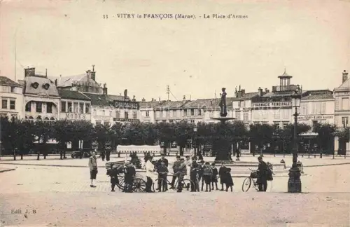 AK / Ansichtskarte Vitry-le-Francois 51 Marne La Place d'Armes Fontaine Monument