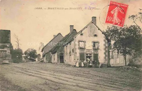 AK / Ansichtskarte Montigny-en-Morvan Chateau-Chinon 58 Nievre La Place