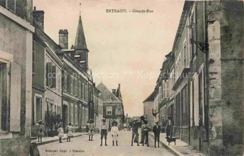 AK / Ansichtskarte Entrains-sur-Nohain Clamecy 58 Nievre La Grande Rue