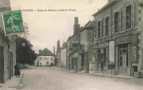 AK / Ansichtskarte Dornes NEVERS 58 Nievre Route de Moulins entrée du bourg