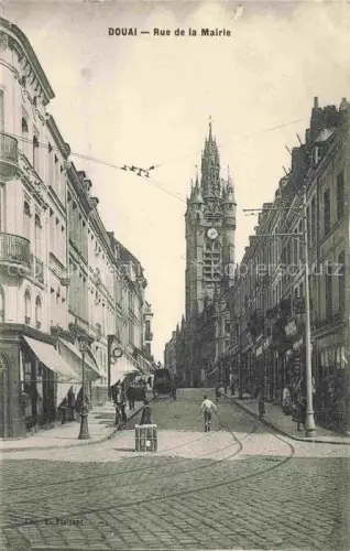 AK / Ansichtskarte DOUAI 59 Nord Rue de la Mairie le beffroi