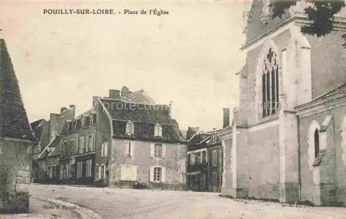 AK / Ansichtskarte Pouilly-sur-Loire Cosne-Cours-sur-Loire 58 Nievre Place de l'Eglise