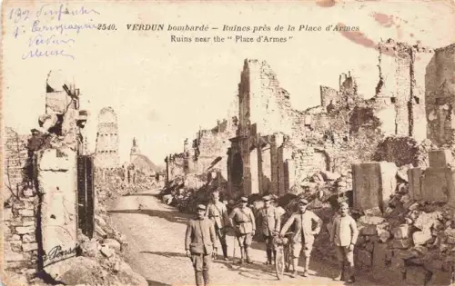 AK / Ansichtskarte VERDUN  55 Meuse Près de la Place d'Armes Ruines Grande Guerre Truemmer 1. Weltkrieg