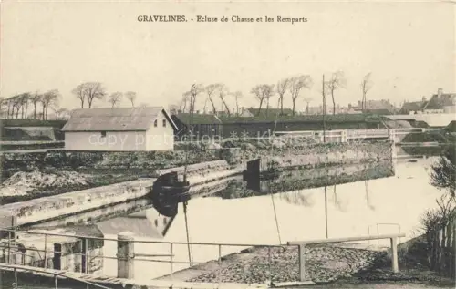AK / Ansichtskarte Gravelines Dunkerque 59 Nord Ecluse de Chasse et les Remparts