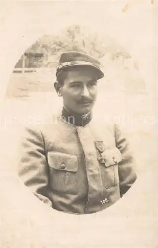 AK / Ansichtskarte Militaria France  WK1 Croix de Guerre 2 etoils