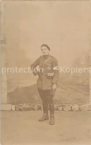 AK / Ansichtskarte Gebirgsjaeger Chasseur Alpins Reggimento Alpini Militaria-- Croix Rouge Croix de Guerre Medecin