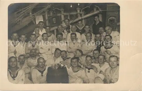 AK / Ansichtskarte Militaria Marine WK1 Foto Gruppenfoto 