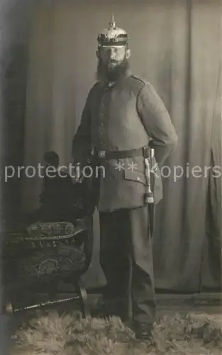AK / Ansichtskarte 004 Regiment GRzF 004 Garde zu Fuss Berlin WK1 Eisenbahn Soldat WK1 Portrait
