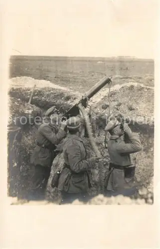 AK / Ansichtskarte Militaria Maschinengewehr WK1 Foto Flugabwehr Soldaten
