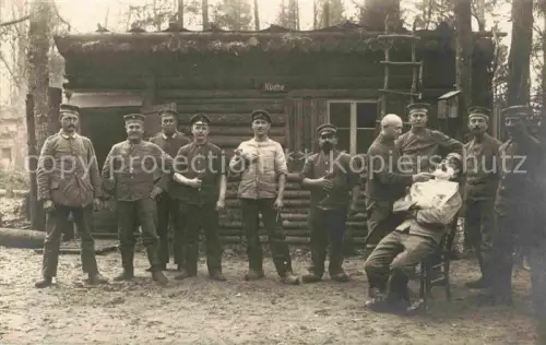 AK / Ansichtskarte Stellungslager WK1 Russland Militaria Barbier Friseur Soldatenleben Gruppenfoto Kueche HolzBaracke