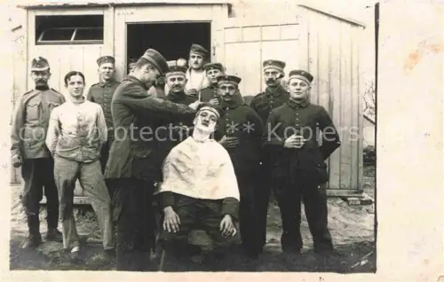 AK / Ansichtskarte Stellungslager WK1 Russland Militaria Barbier Frisieur Gruppenfoto 