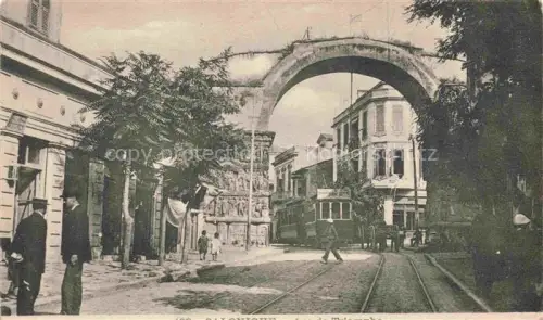 AK / Ansichtskarte Salonique Salonica Salonicco Greece Au centre Tram