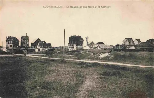 AK / Ansichtskarte Audresselles Boulogne-sur-Mer 62 Pas-de-Calais Monument aux Morts et le Calvaire