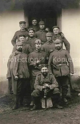 AK / Ansichtskarte WK1 Militaria Soldaten Gruppenfoto Dolch Pistolen 
