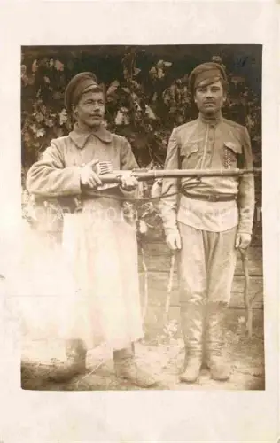 AK / Ansichtskarte WK1 Militaria Russland Langwaffe Gewehr Foto Portraits