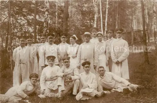 AK / Ansichtskarte DRESDEN Elbe Neustadt Lazarett WK1 Gruppenfoto