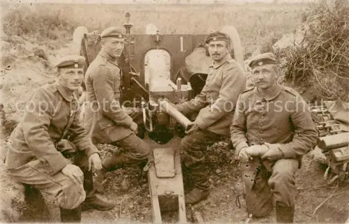 AK / Ansichtskarte 005 Regiment Bayern KBFar 005 Feldartillerie Landau a.d.Isar WK1 Geschuetz Foto Soldaten
