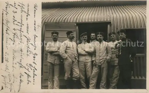AK / Ansichtskarte KARLSRUHE Baden Kaserne Soldaten Foto Wellblechbaracke