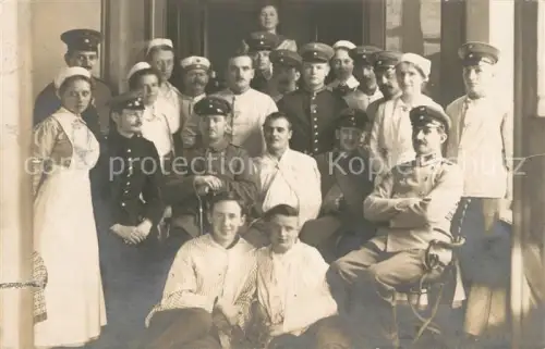 AK / Ansichtskarte DRESDEN Elbe Alstadt Wk1 Lazarett Gruppenfoto