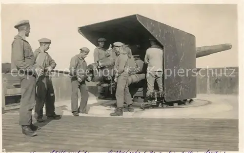 AK / Ansichtskarte Raversijde OSTENDE Oostende West-Vlaanderen Belgie Batterie Geschuetz Cecilie in Aktion Soldaten WK1