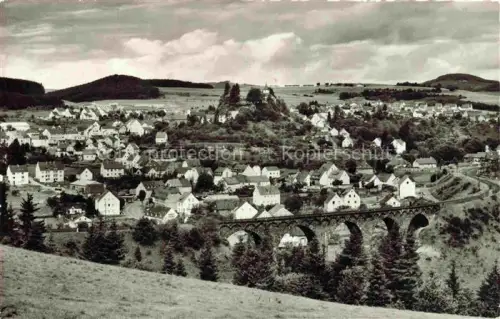 AK / Ansichtskarte Daun Vulkaneifel Panorama mit Dauner Burg